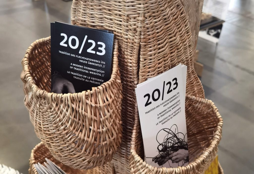 N2032